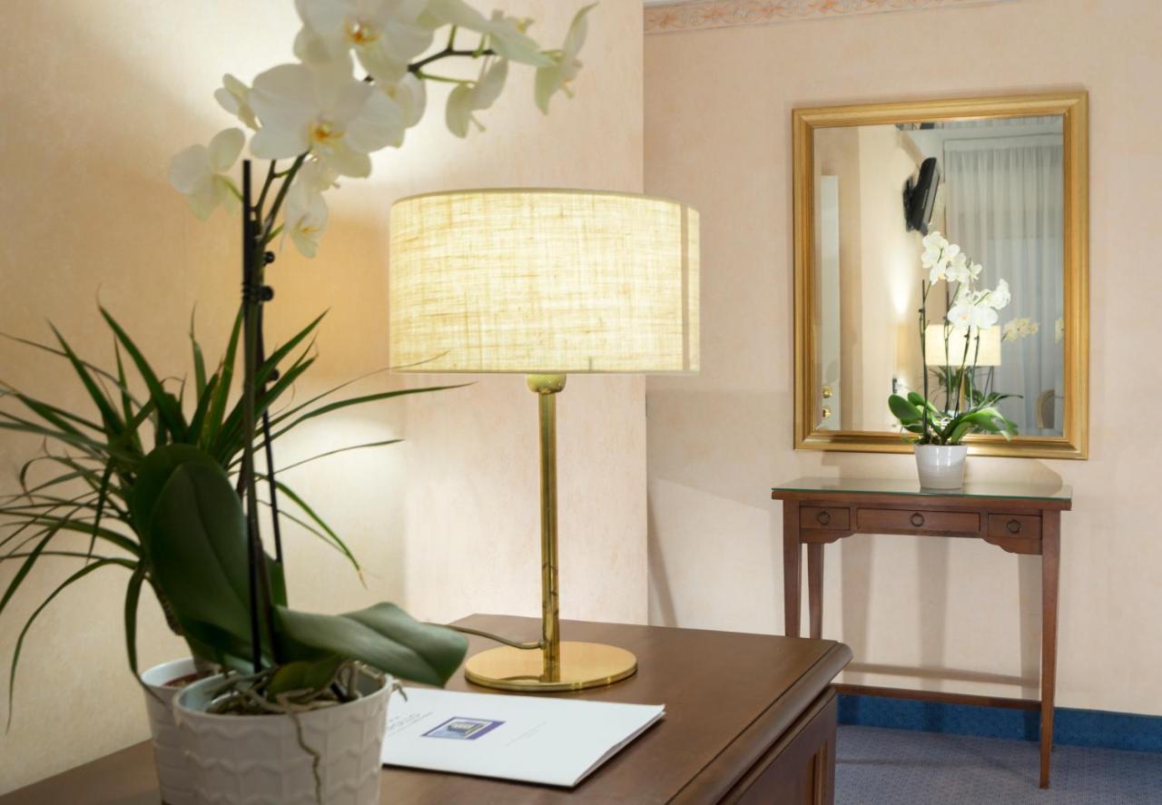 Hotel Apollo Riccione Buitenkant foto
